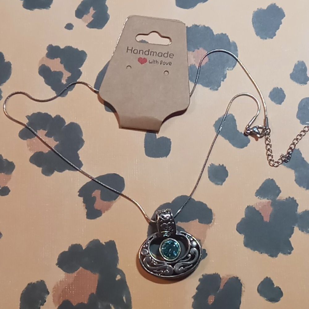 Unique re sparkled necklace